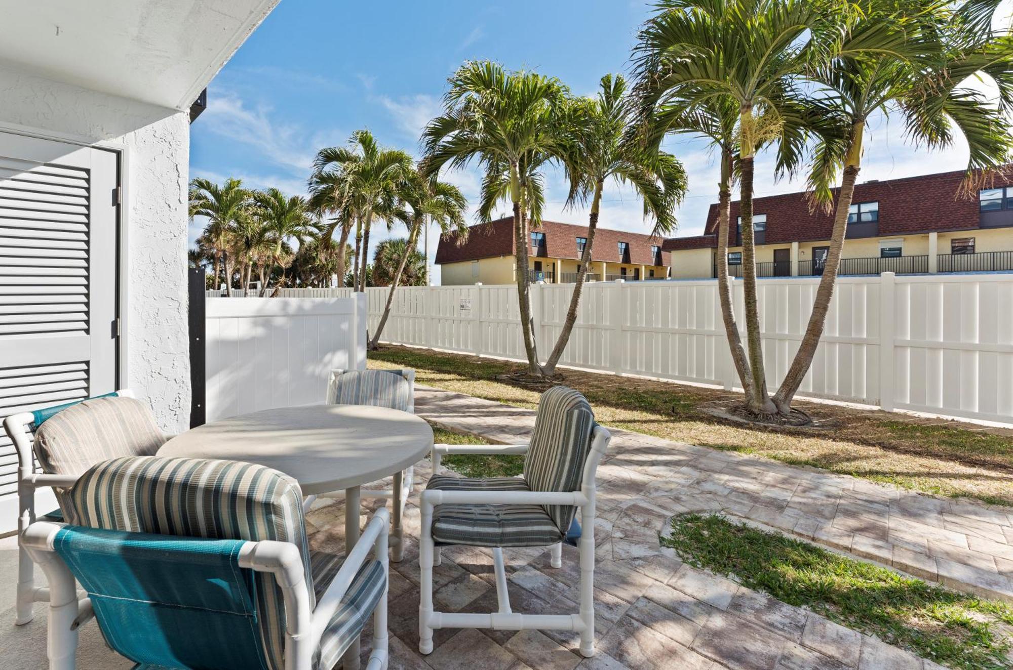 Chateau By The Sea Cocoa Beach Exterior foto